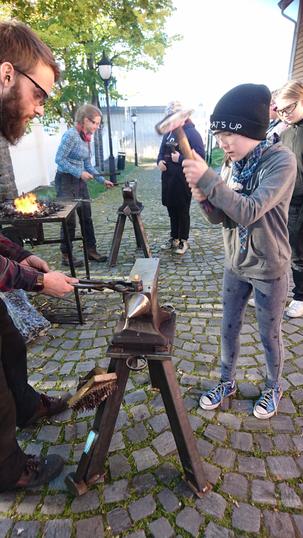Eilin smir ein bolt Eilin smir ein bolt